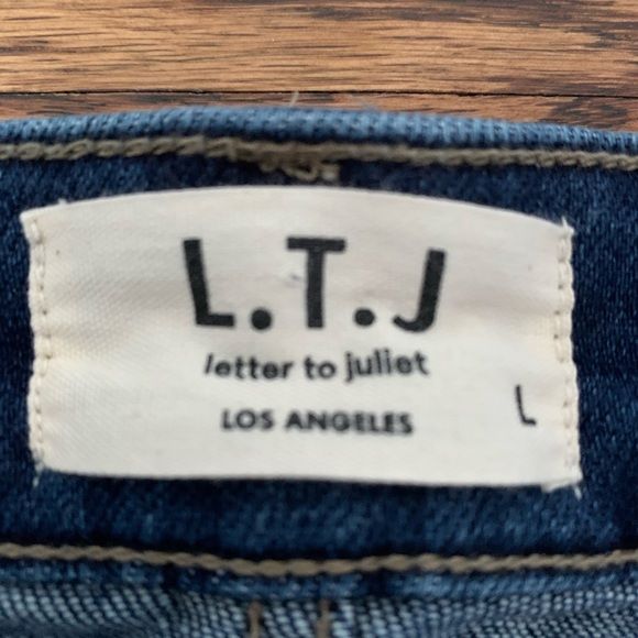 Lightly distressed jean shorts - Picture 3 of 3